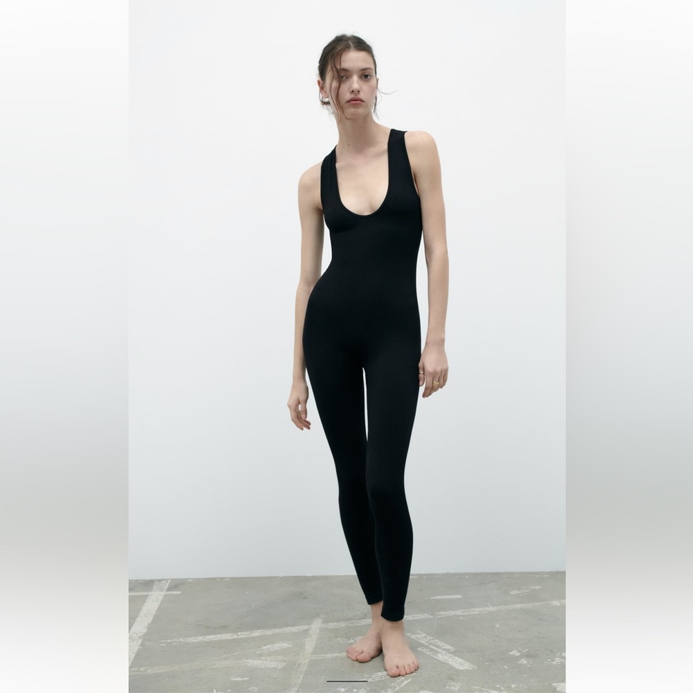 Perfect Fit Zara SEAMLESS LONG JUMPSUIT. Black. Size M-L